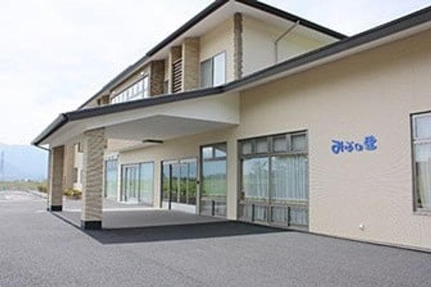 広々とした建物の外観