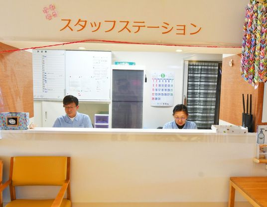 スタッフがいる受付