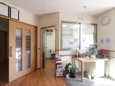 明るい通路と案内所