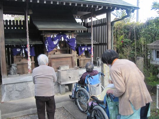 神社へのお参り風景