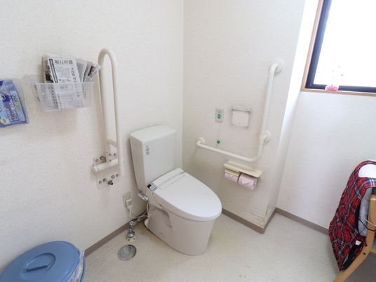 バリアフリー設計のトイレ