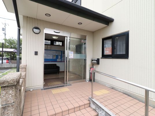 エントランスの正面風景