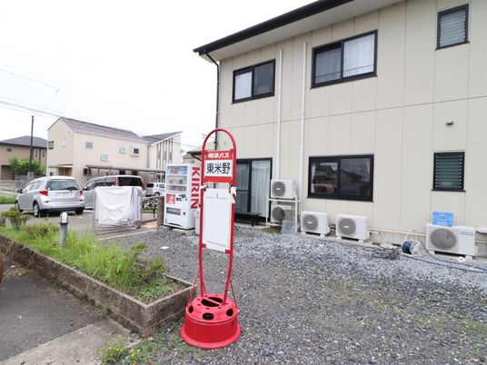 建物外観と自販機