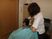 ヘアカットを受ける人