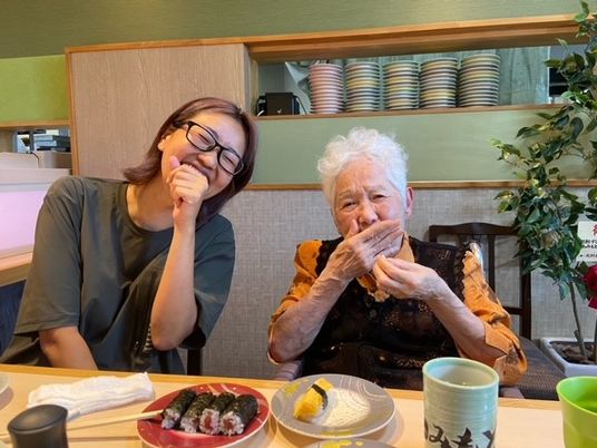 楽しい食事のサポートスタッフイメージ