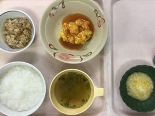 色とりどりの食事内容  
