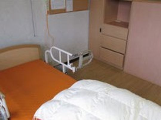 整った家具の居室