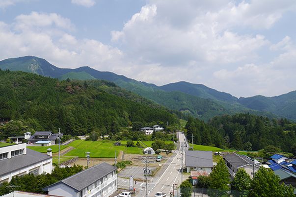 山に囲まれた眺望