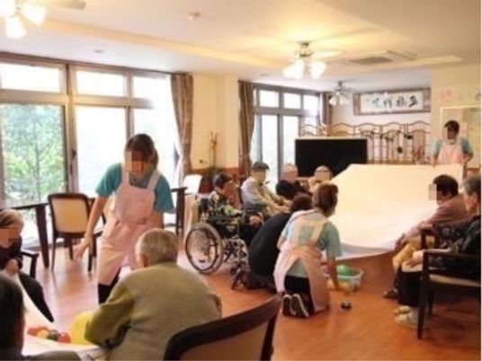 利用者とスタッフの活動場面