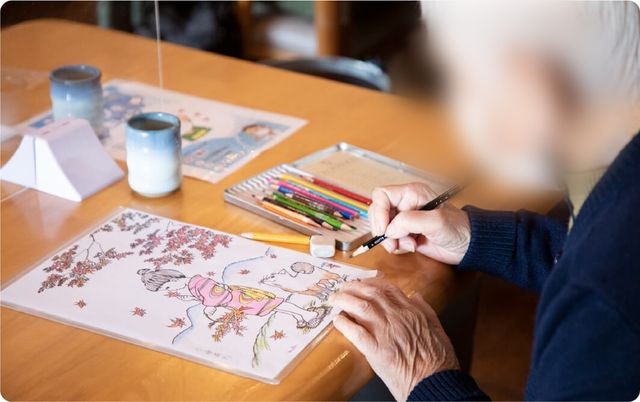 手作業する様子の人