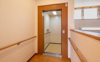 安全な通路とエレベーター