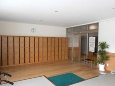 木製ロッカーのエントランス
