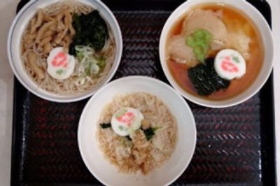 美味しそうな料理の食堂