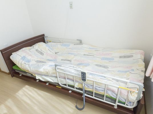 居室の整備されたベッド