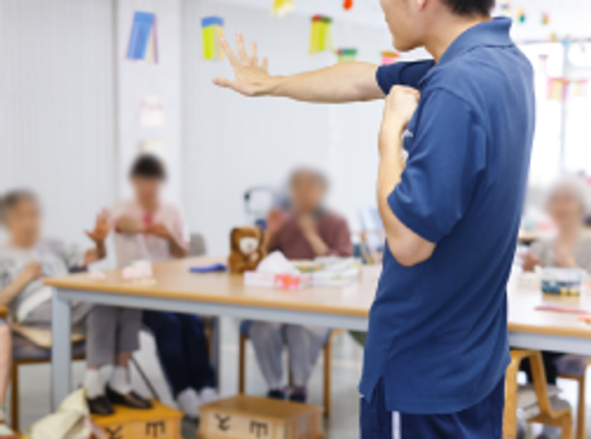 熱心に説明する様子