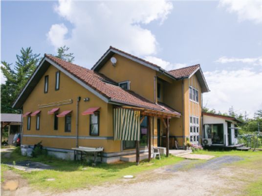 開放感ある建物外観