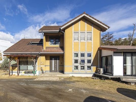 温かみのある建物の外観