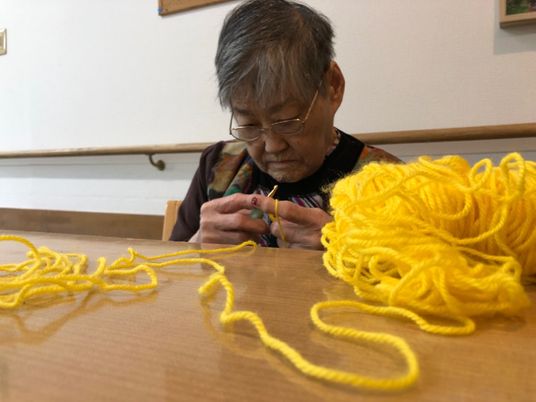 手仕事を行う利用者