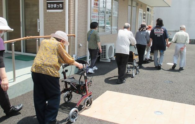 歩行訓練をするご利用者