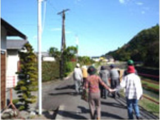 利用者の散歩風景