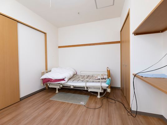 シンプルな居室の様子