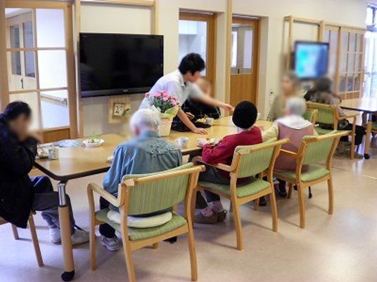 集う人々の居場所