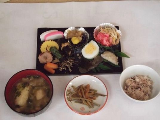 和風食事セットの配置