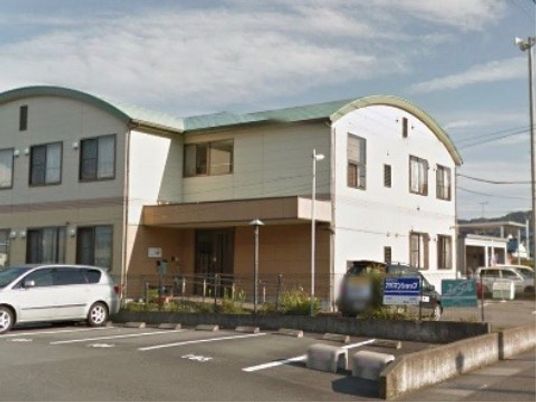 アーチ型の屋根の建物