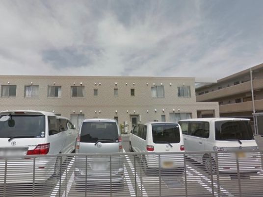 明るく清潔な外観