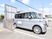 施設の車と駐車場