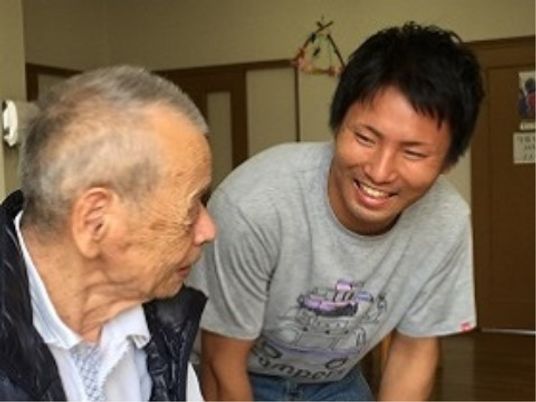笑顔の対話シーン