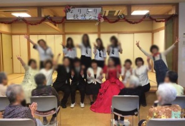 楽しそうな集まりの座敷