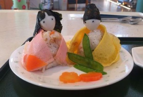 可愛らしい食事の風景