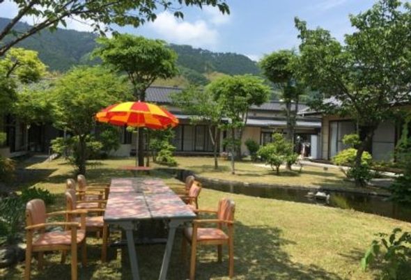 緑あふれる中庭風景