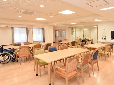 広々としたダイニングルーム