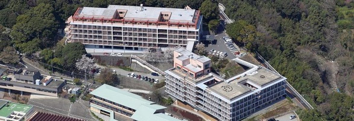 広々とした施設外観