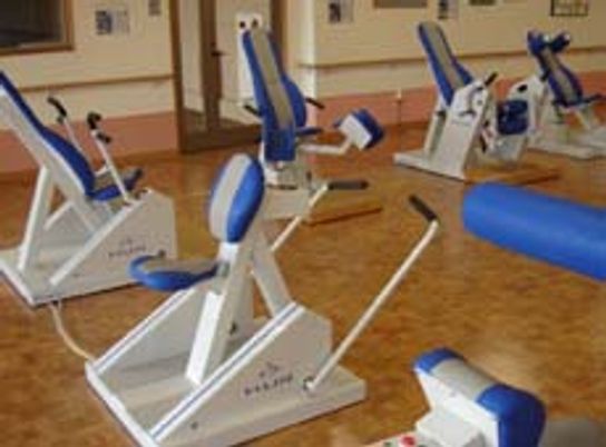 機械が並ぶ室内