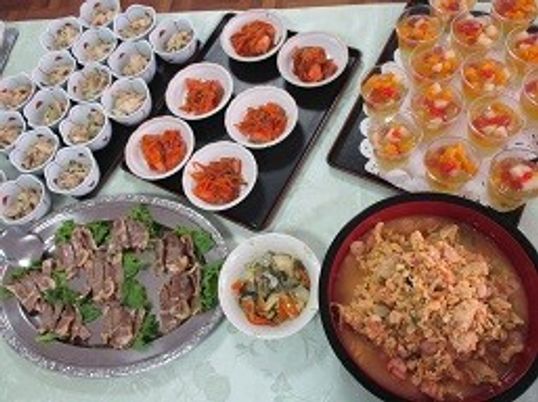盛り付け料理の食堂