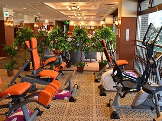 運動器具が並ぶ部屋