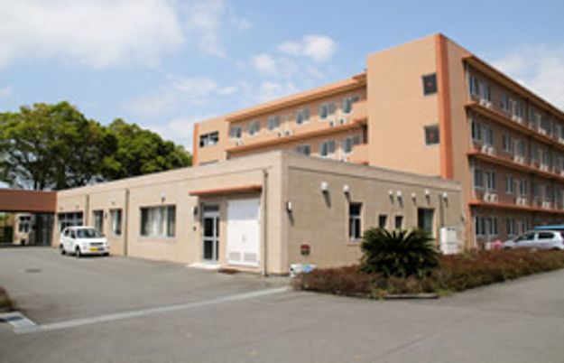 広々とした建物の外観