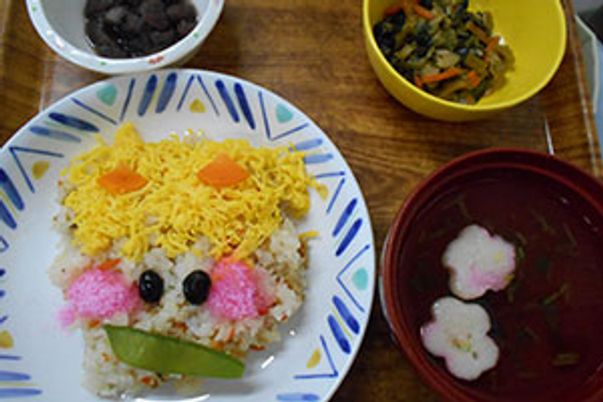 彩り豊かな料理の皿