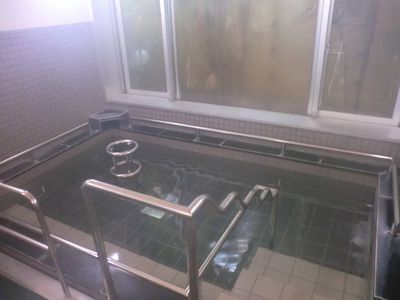 落ち着いた浴室の様子