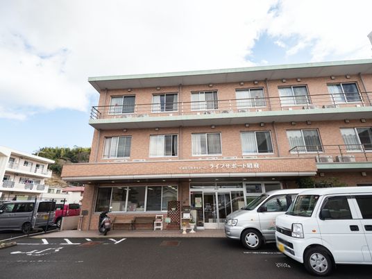 清潔感のある建物正面