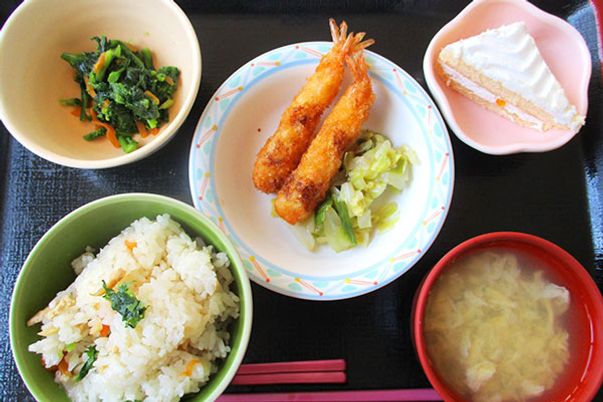 豊富な料理のプレート