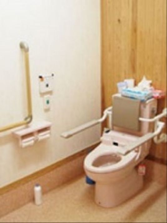 介助しやすいトイレ設備