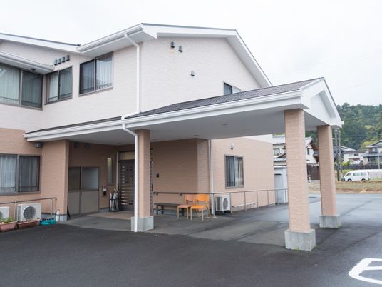 エントランス付近の広場
