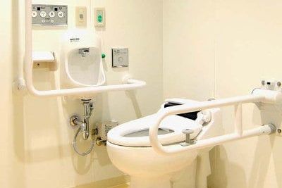 安全な設備のトイレ