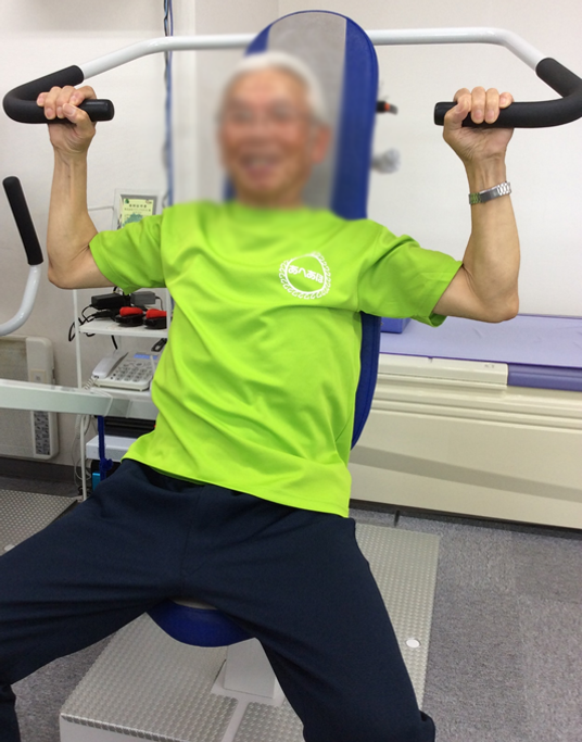 筋力トレーニング中の室内