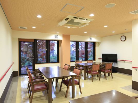 広々とした食堂空間