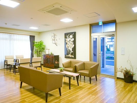 落ち着いた雰囲気のラウンジ